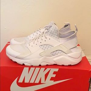 All white Nike Hauraches